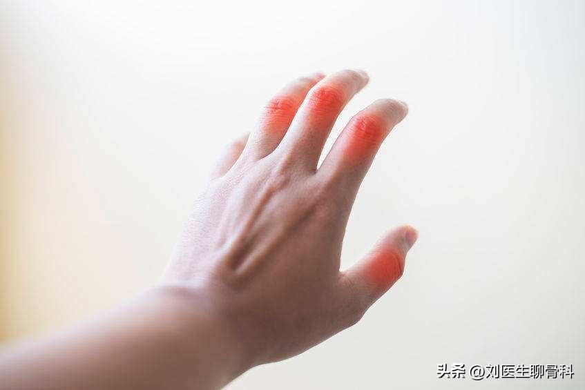 早起手指关节疼痛是怎么回事,有一个手指关节疼痛是咋回事