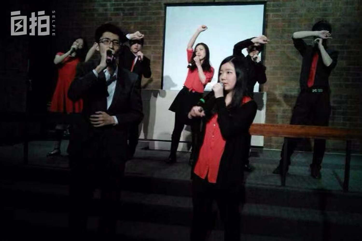 我，美国名校毕业，辞去白领工作，靠当群演养活自己