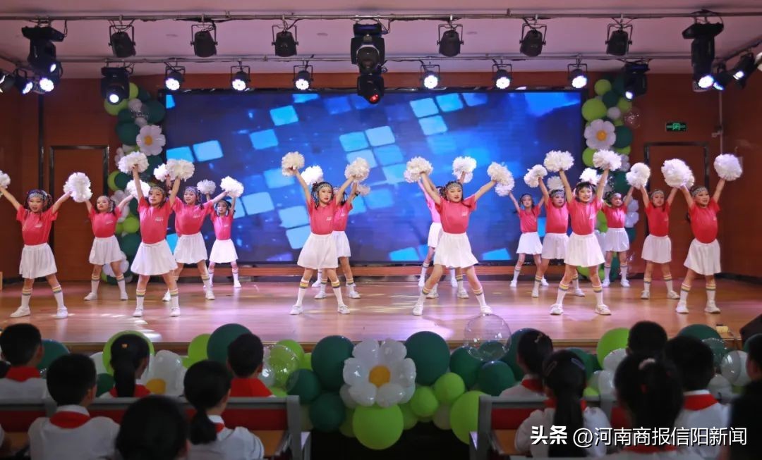 文艺汇演啦啦操操场,啦啦操文艺汇演中学