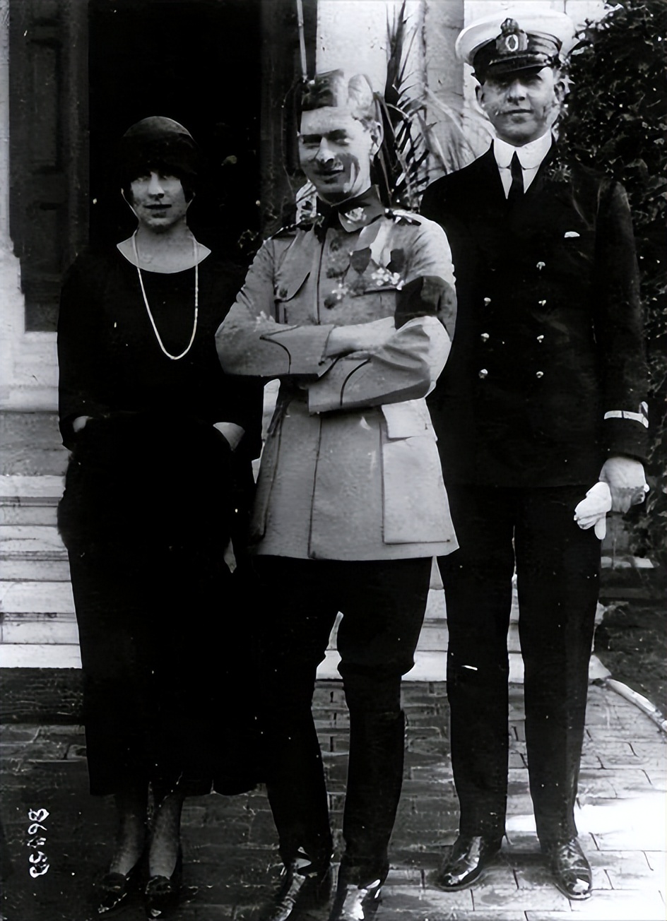 罗马尼亚末代皇后：18岁嫁王储，晚年被儿子驱逐，住在吸血鬼城堡