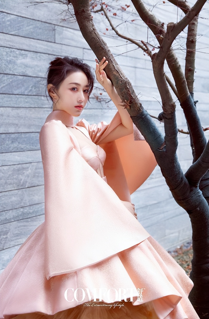 张馨予大片造型,张馨予gq红毯黑色钻石礼服