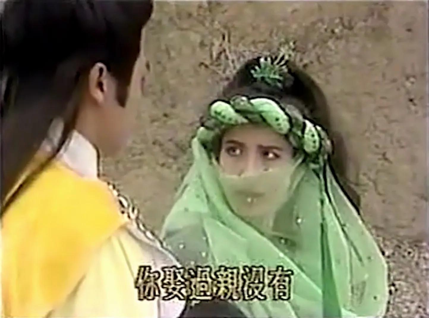 木婉清摘面纱,木婉清面纱被吹落的画面