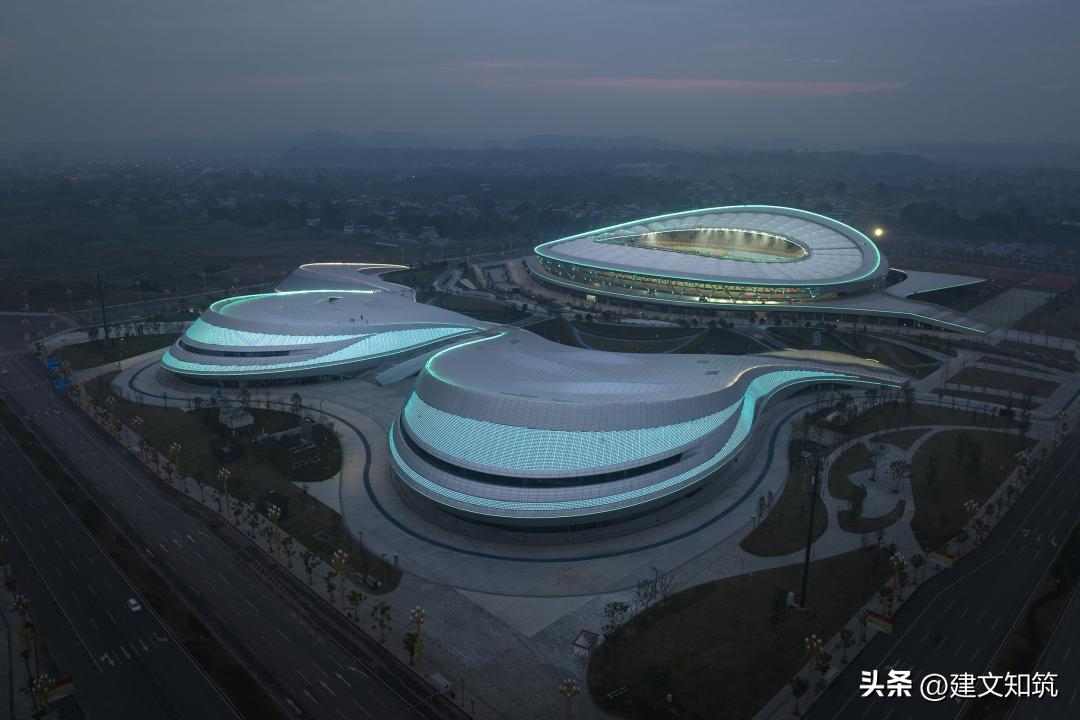 重庆龙兴体育场足球场,成都龙兴足球场