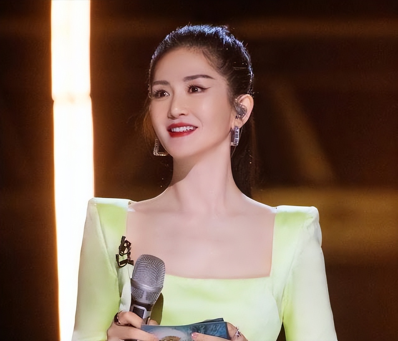 好恶臭！张杰粉丝厌恶谢娜，吐槽其没内涵还小气，竟希望张杰出轨