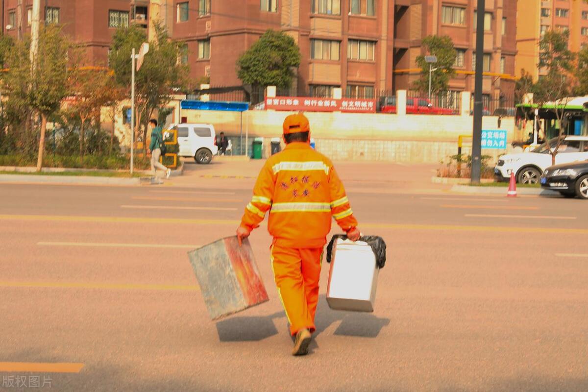 吴士林诗选:黄马甲