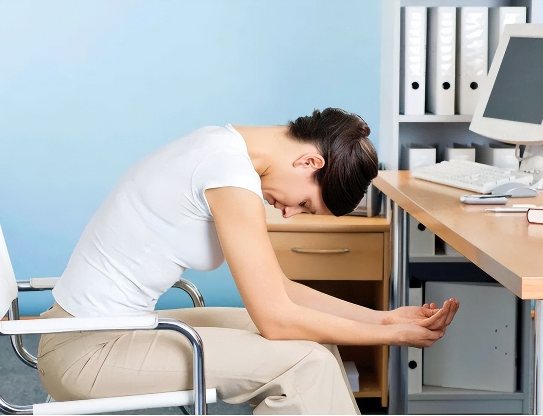 女人总是腰凉什么原因,女性坐着腰痛腰凉的原因有哪些