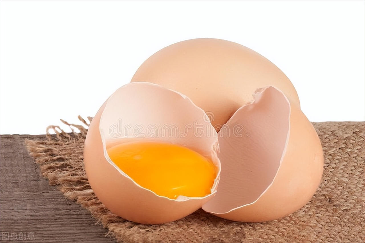 家养鸡吃鸡蛋是什么原因,养鸡不下蛋是怎么回事