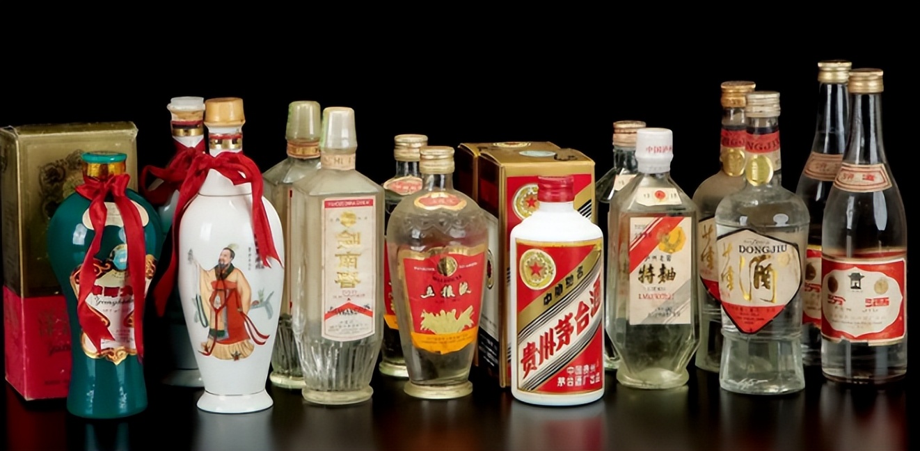 送礼买酒选什么?这4款“平价酒”,高档有牌面还不贵,很合适