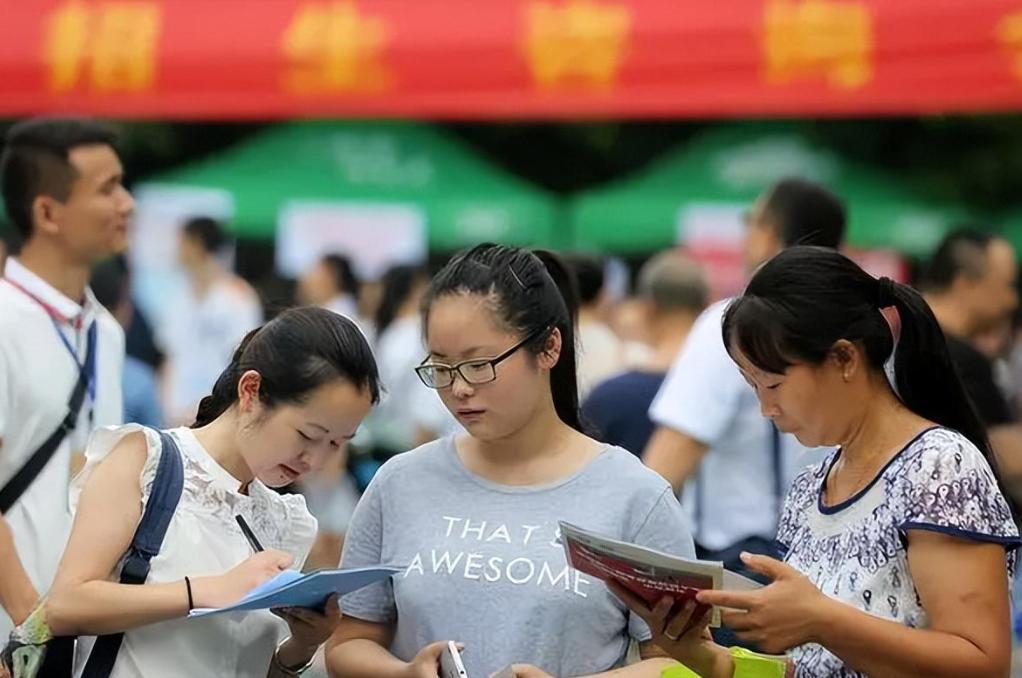 高考530分推荐上什么大学,高考成绩不好报什么专业就业容易