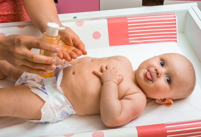 婴儿脐疝复位按摩技巧,怎么给婴儿按摩穴位