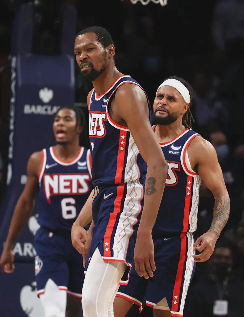 篮网十连胜杜兰特为什么还要走,篮网击溃雄鹿