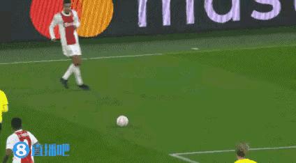 先碰到球再打到手算犯规吗,先碰到球不犯规