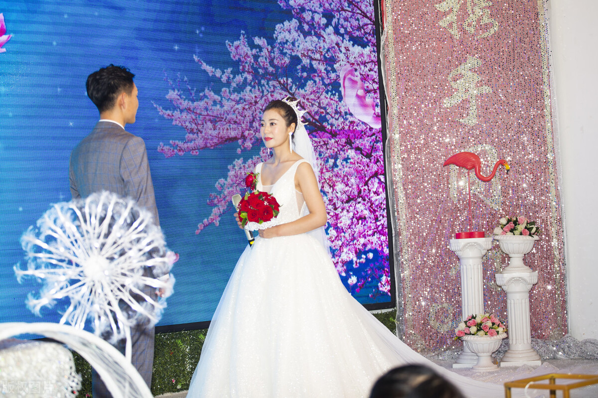 白事金牌司仪翁锦的主持词范文,金牌女司仪婚礼主持词完整版