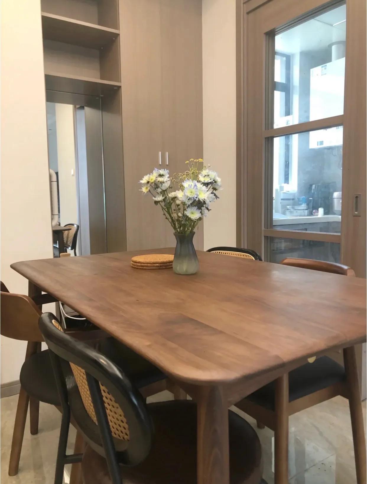 岩板餐桌跟天然石餐桌哪个好,七星石餐桌和岩板餐桌区别