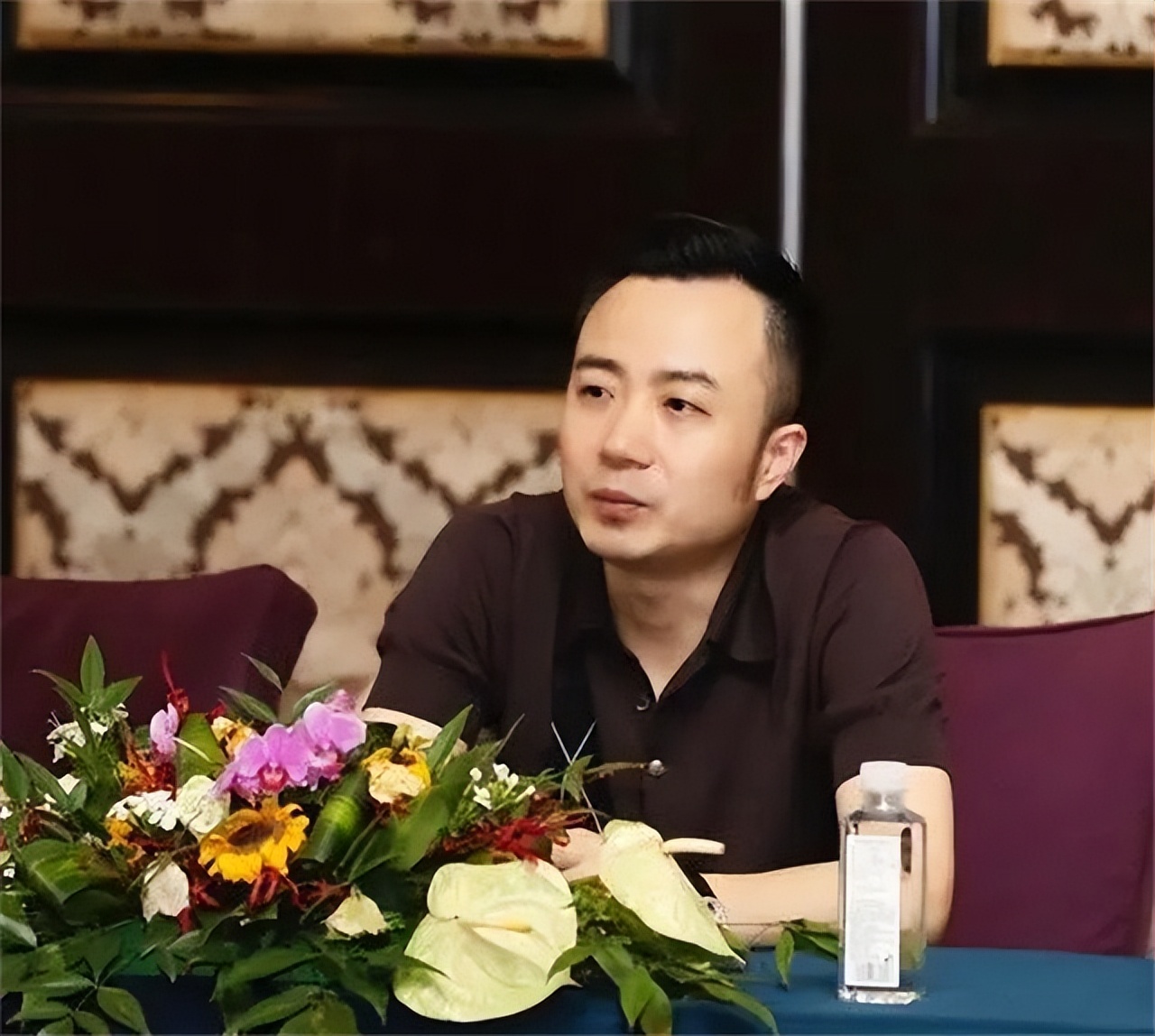 俞凌雄怎样从小长大的,俞凌雄成长经历