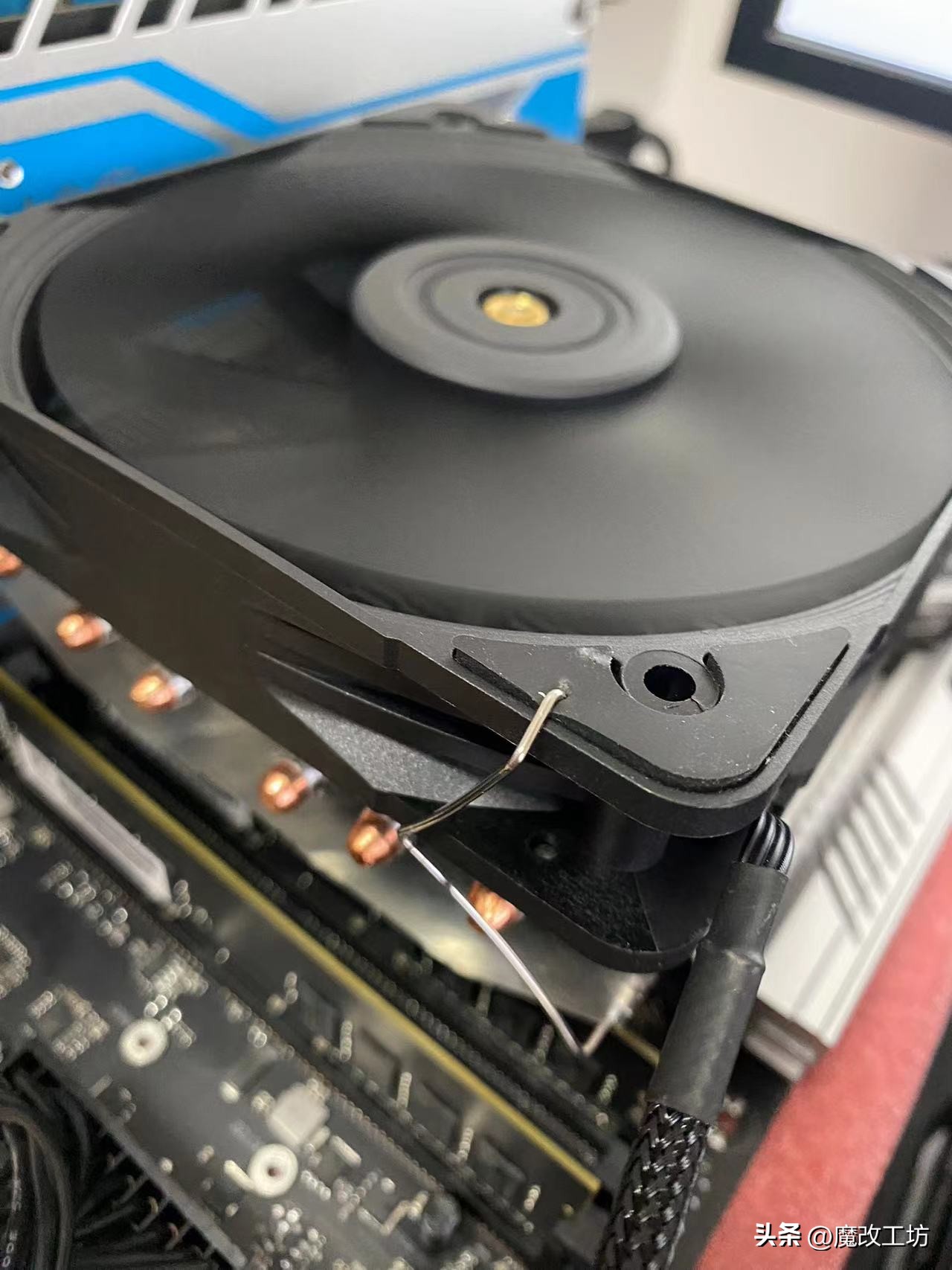 699元丐帮帮主760终结者主板本质跟七彩虹影驰无异!温度瞬间破百