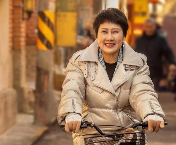 瞪眼咆哮,摇头晃脑,这6位演技被高估的“老戏骨”,该亮亮相了