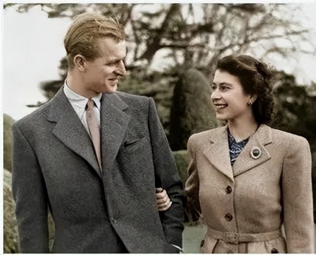 96岁女王登基70年，路易小王子卖萌抢镜！女王年轻时颜值衣品绝美