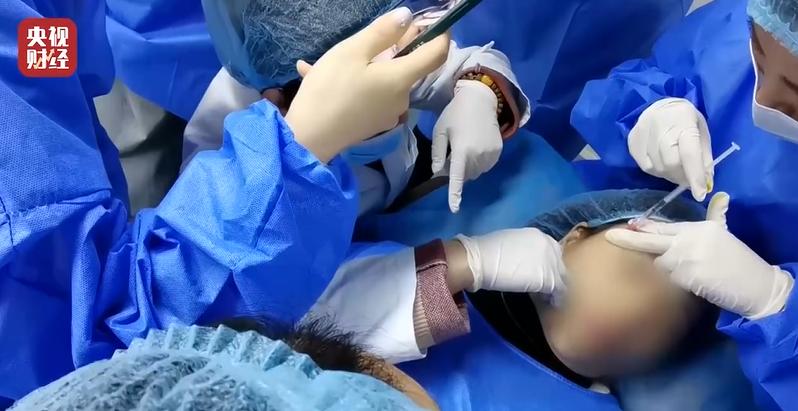 老坛酸菜的抠脚大汉,老坛酸菜是抠脚大汉才出来的吗