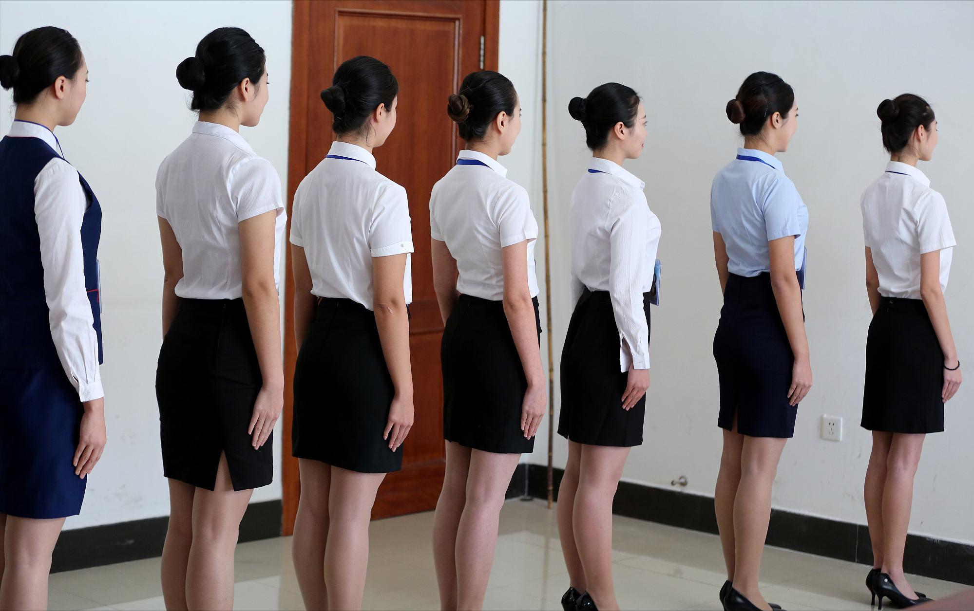 空姐发自拍照被公司开除,空姐上传照片被辞退