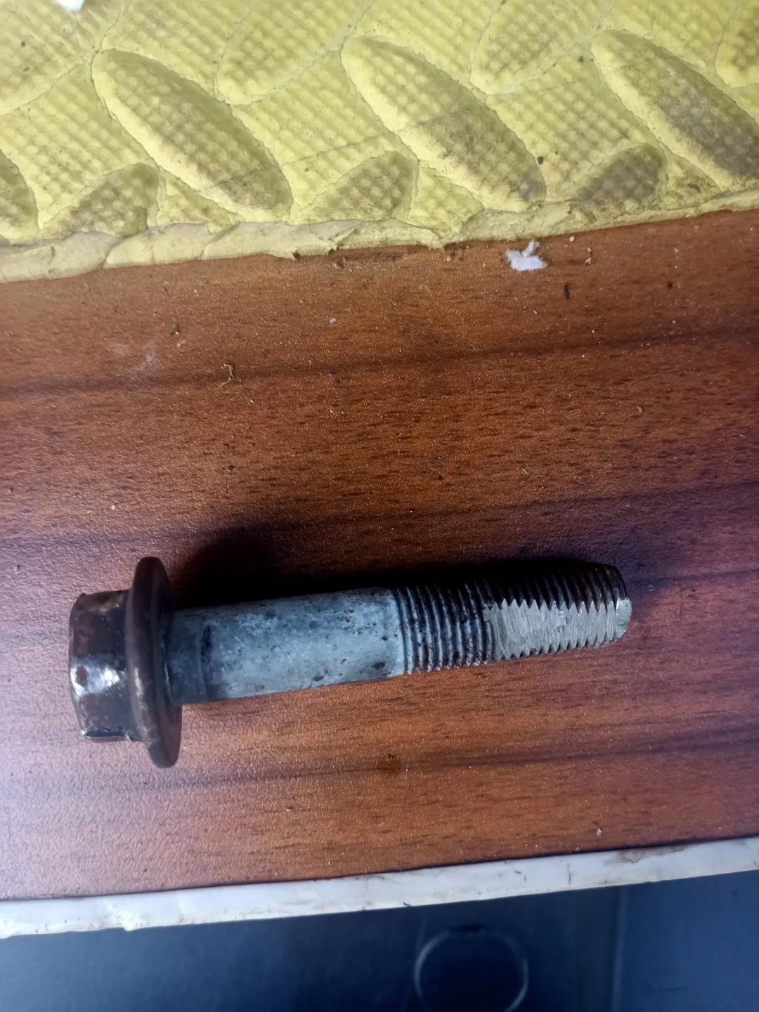 越野车换减震器需要定位吗,自己更换汽车减震器连杆