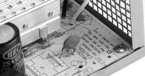 电源内部一定有电阻吗,电源内部一直存在非静电力吗