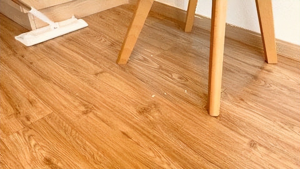 不吸水的地板怎么拖没有水印,地板砖上有水印怎样能清理掉