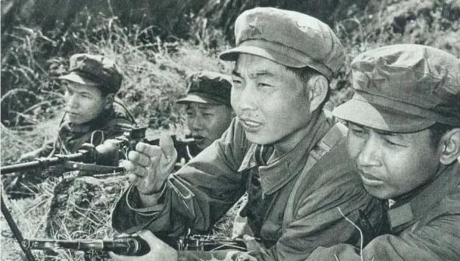 副政委下落不明，部队深夜寻找，顺手打了越军一个伏击