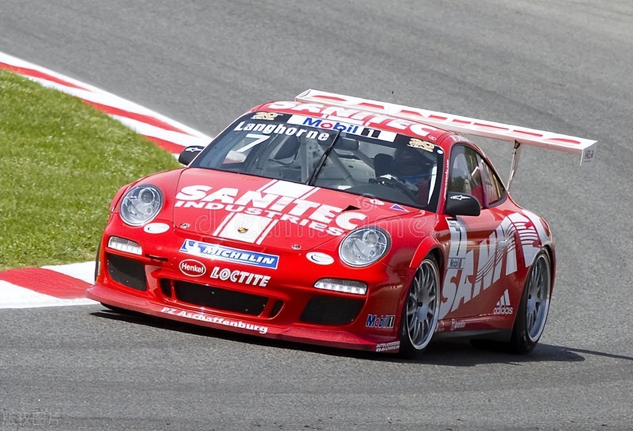 2018年南充老板花十万办国安特别通行证过收费站能免单他却被判刑