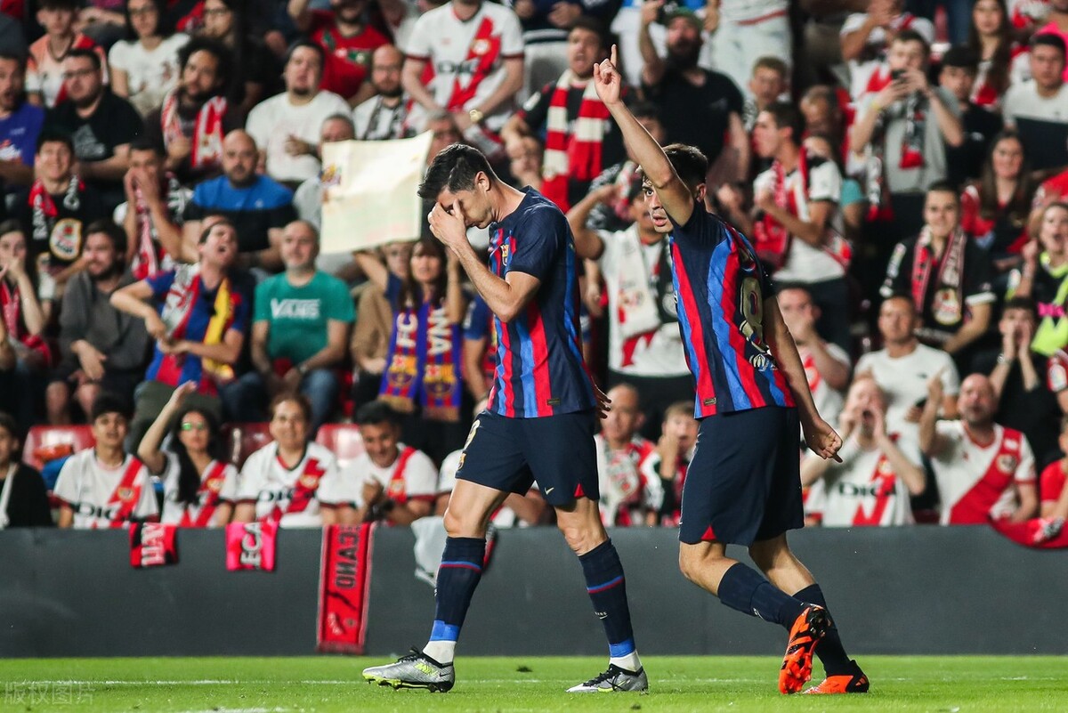 西甲皇马爆冷,西甲皇马3-2巴萨赛后庆祝