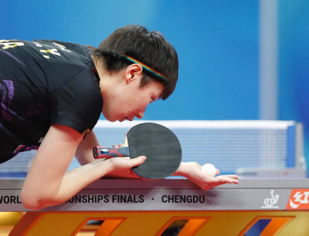 王曼昱换斯蒂卡新球板,王曼昱换底板豆瓣