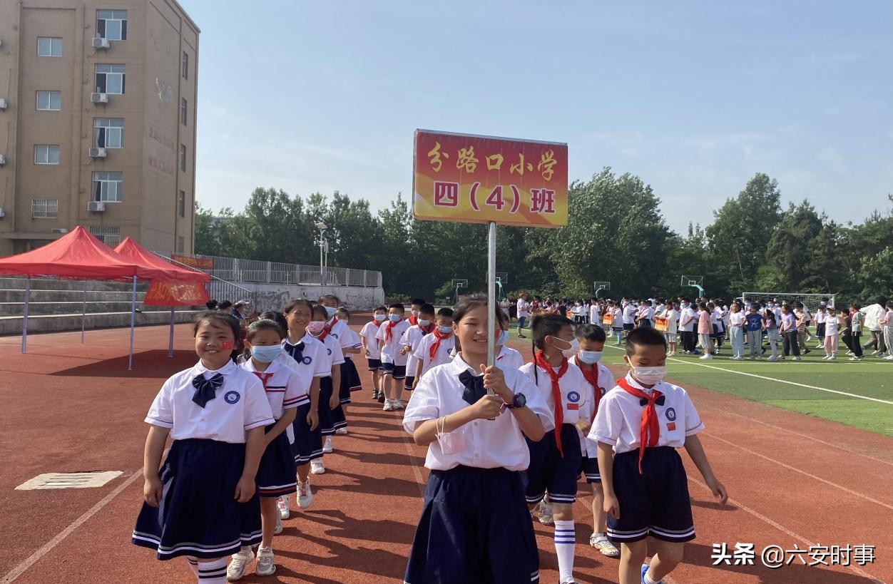 小学校园足球联赛开赛报道,中小学生校园足球联赛完美收官