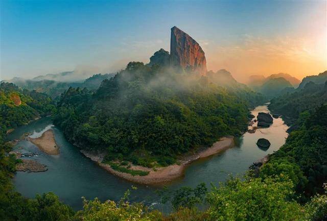 桂林鬼斧神工的山,桂林山水溶洞奇观