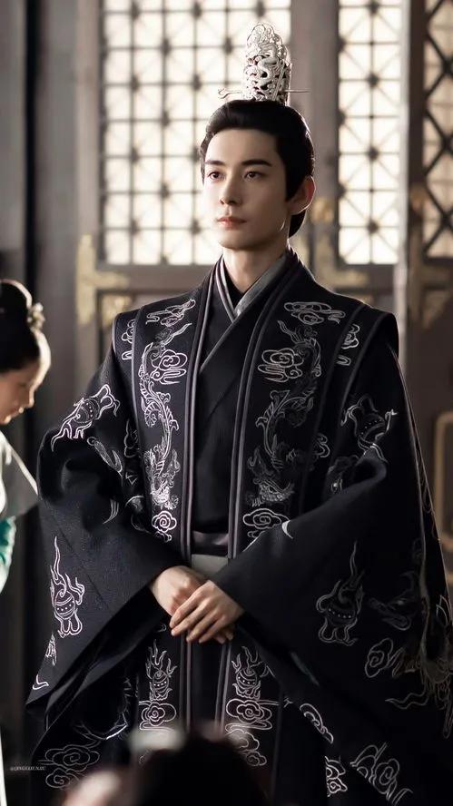 在他身上处处闪耀着人性光辉英语,在他身上有种似曾相识的感觉