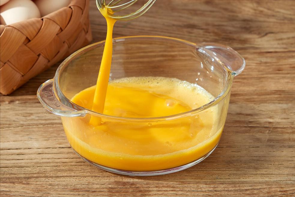 蒸鸡蛋羹又滑又嫩放热水还是凉水,蒸鸡蛋羹切记别只用清水