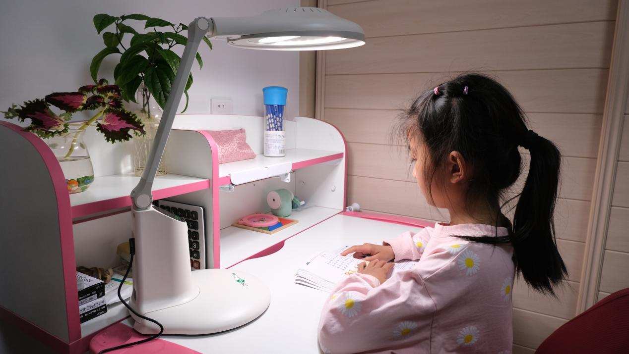 护眼灯到底哪个最好最实用,爱德华护眼灯真的能保护视力吗