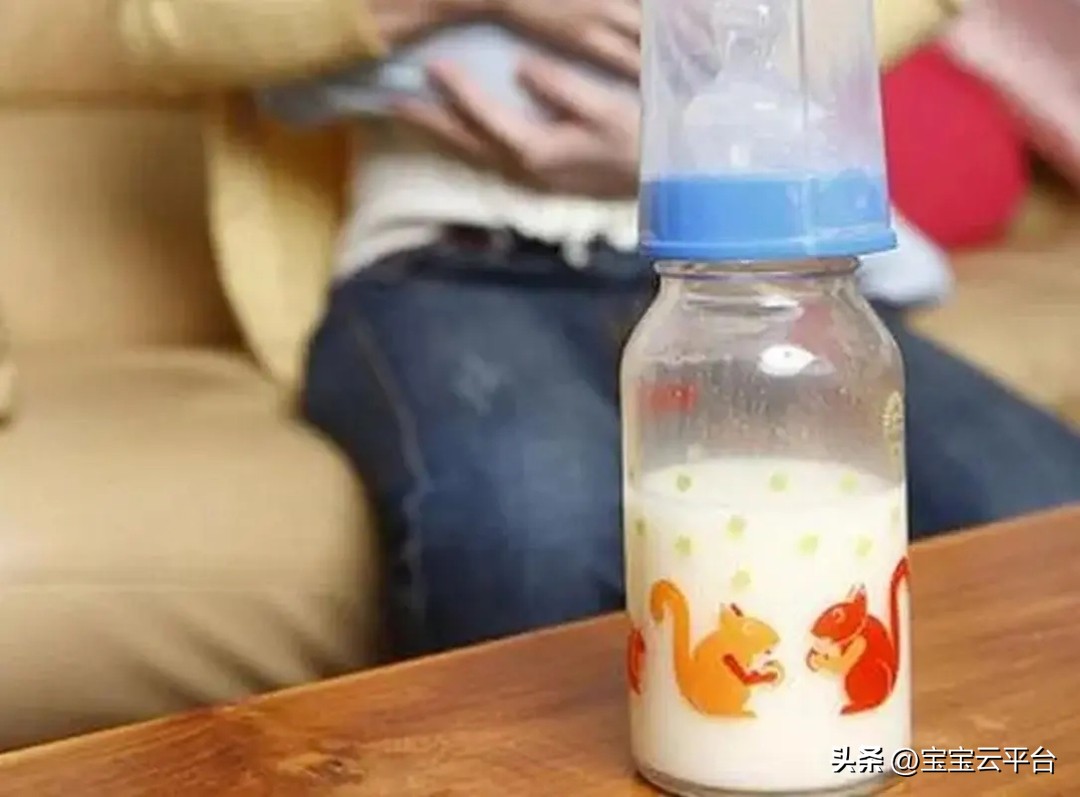 宝宝不肯吃奶粉就哭闹是什么原因,宝宝不肯吃母乳是什么原因