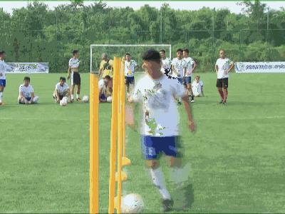 中考体育足球训练方法,中考体育足球绕杆技巧