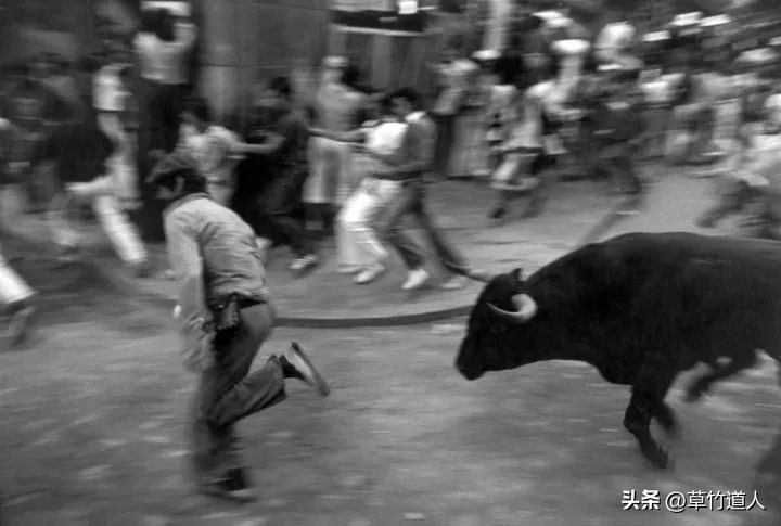 人体艺术：试论人类思想情感与大自然的和谐呼应