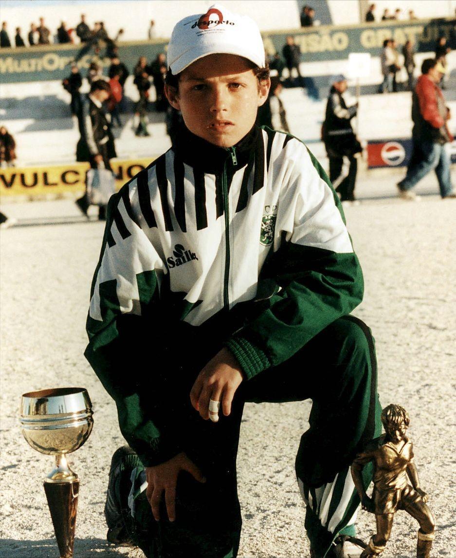 37岁的足球巨星c罗成功的背后,c罗一个不可替代的足球传奇