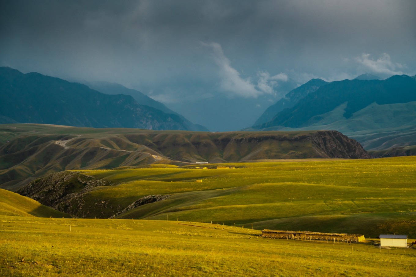 去新疆发现伊犁的美,世界之美尽在伊犁