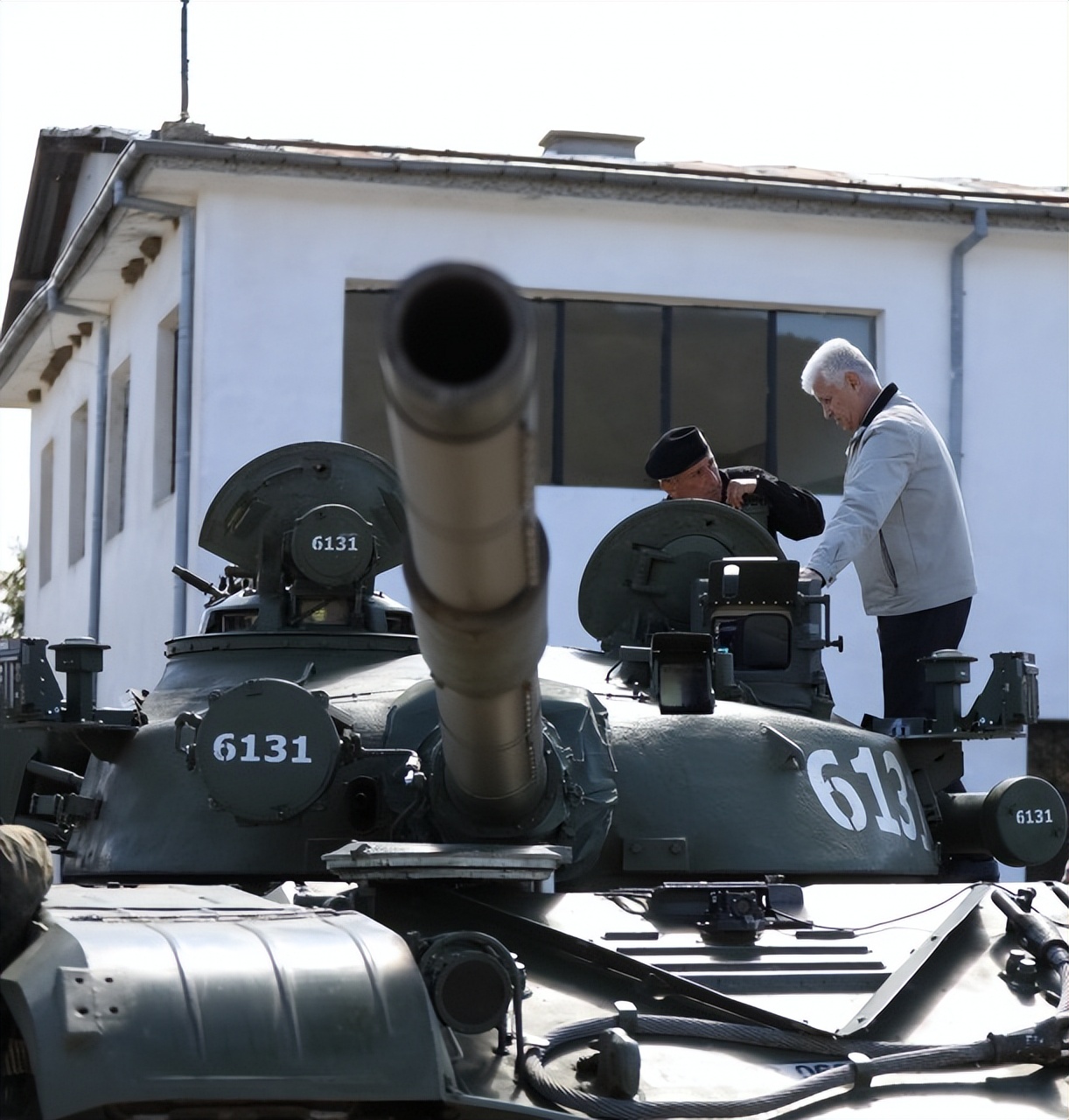 保加利亚陆军装备,保加利亚豹式坦克