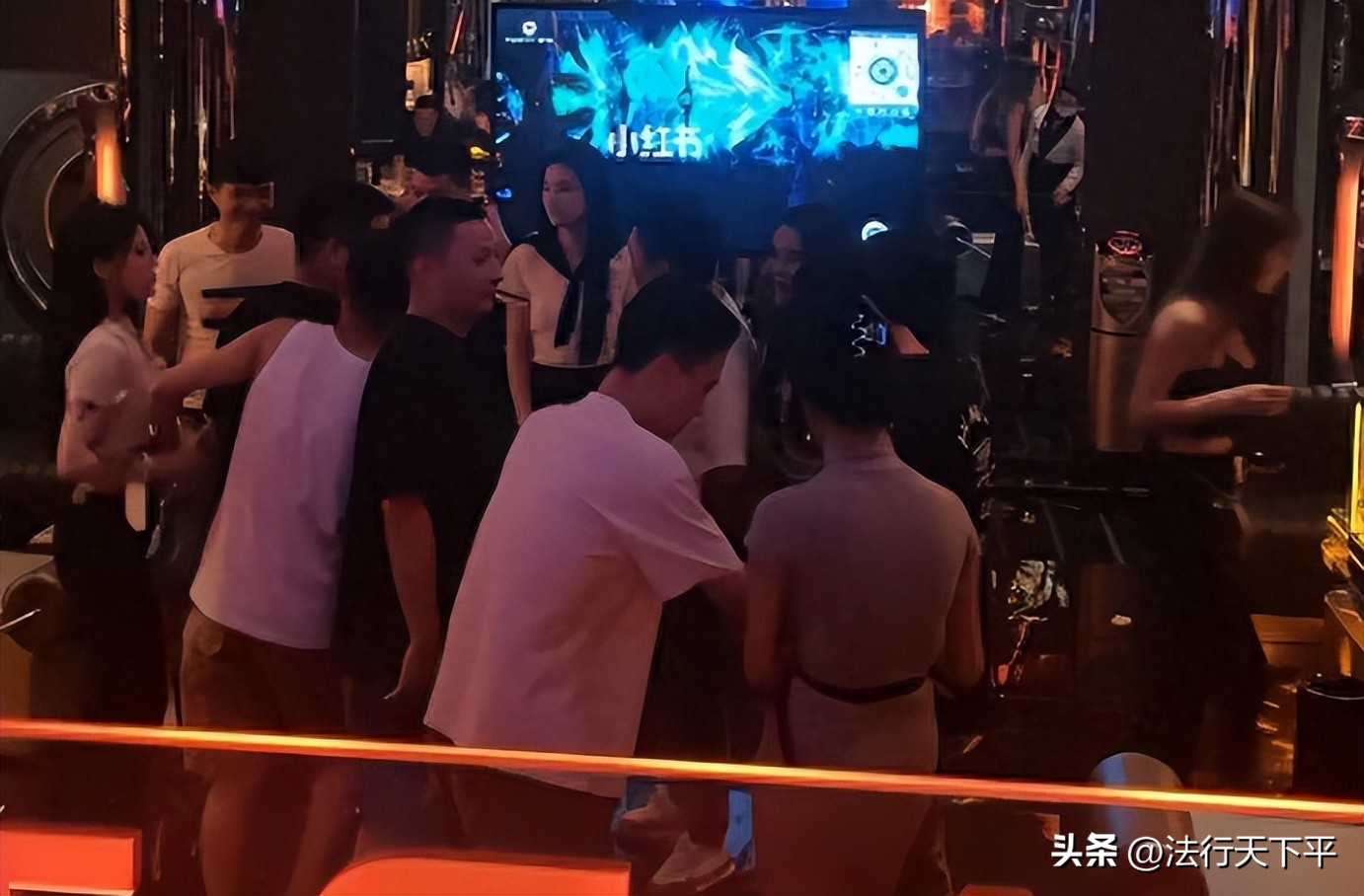 南京美女医生堕落纵欲，醉驾撞车身亡，撕下了谁的遮羞布？
