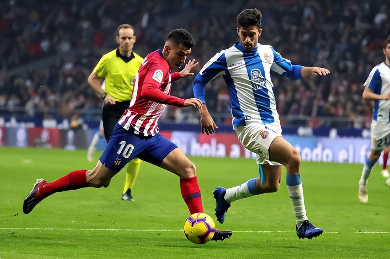 皇马看台最美风景线!9大巨星女伴亮相,个个肤白貌美身材傲人