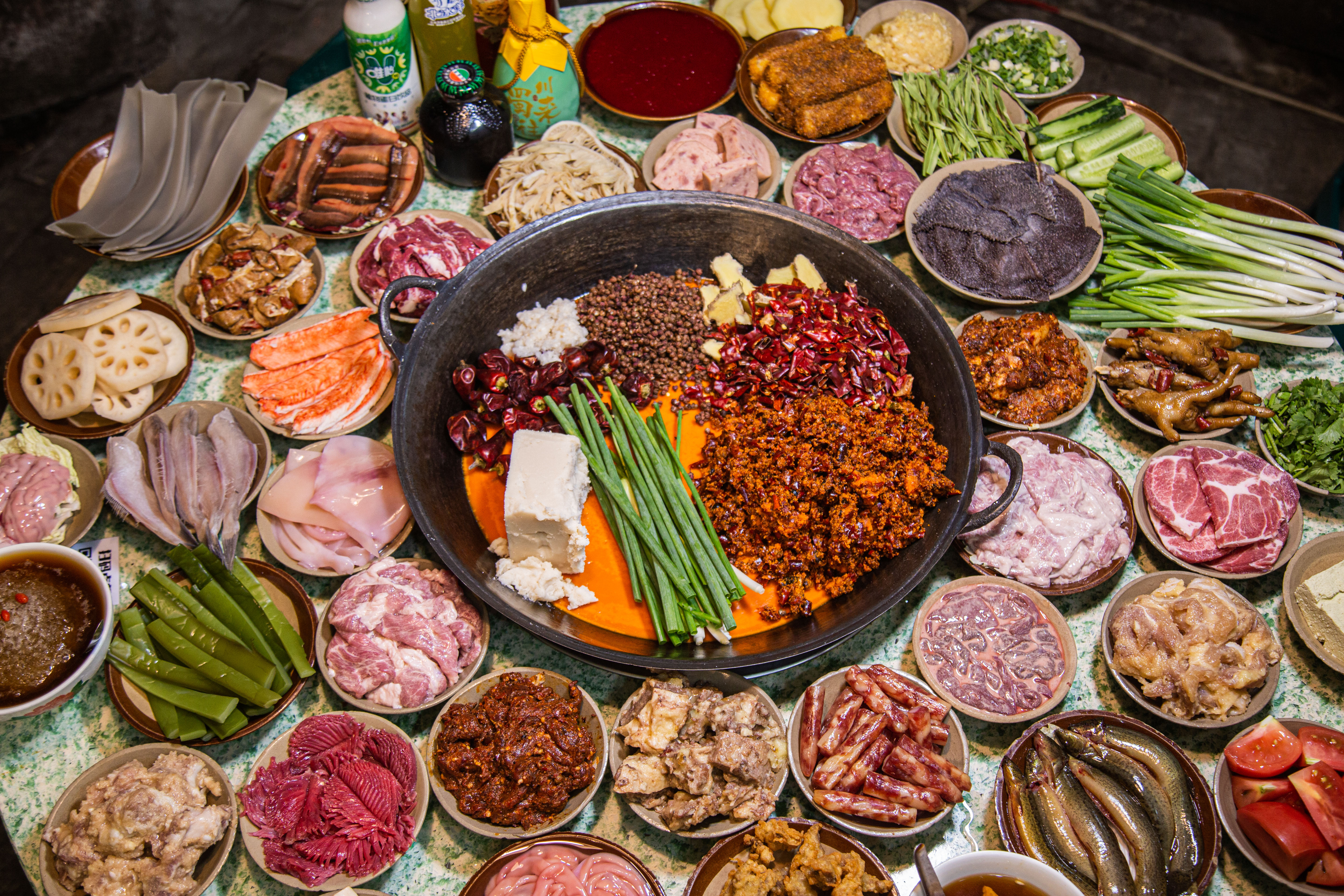 开一家小火锅店一年能赚多少钱,开火锅店赚钱还是自己加盟好