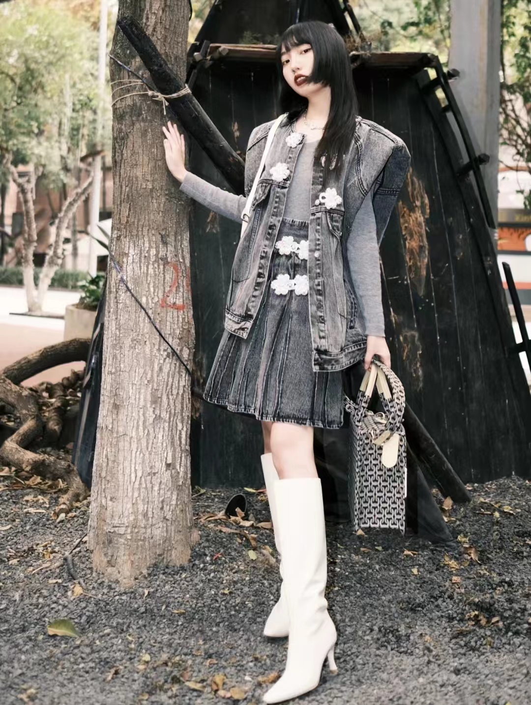 牛仔外套怎么穿搭才好看,牛仔外套的穿搭技巧和方法