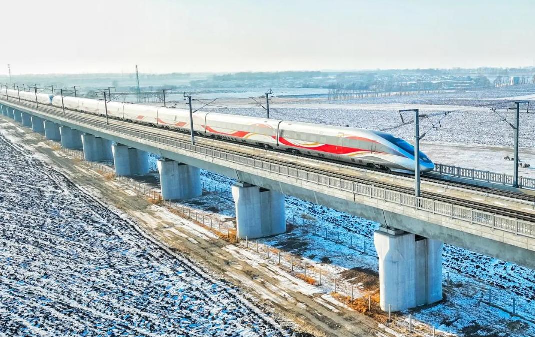 为什么高铁非要建造高架桥呢,高铁为什么大部分都建在高架桥上