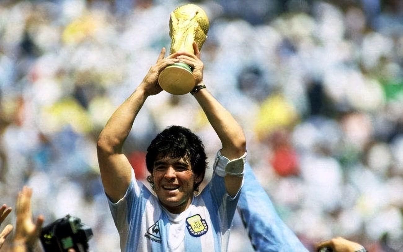 谁才是足坛历史第一人,谁是足坛第一中锋