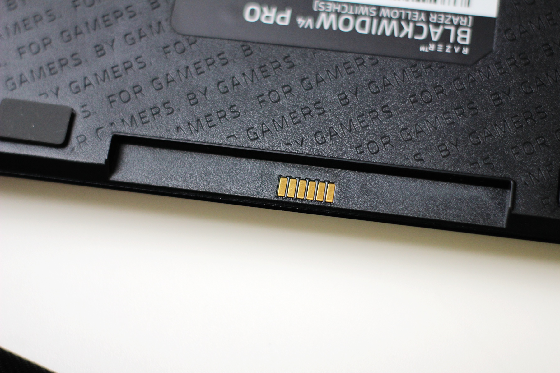 雷蛇黑寡妇蜘蛛幻彩版键盘测评,雷蛇键盘黑寡妇v4专业版测评