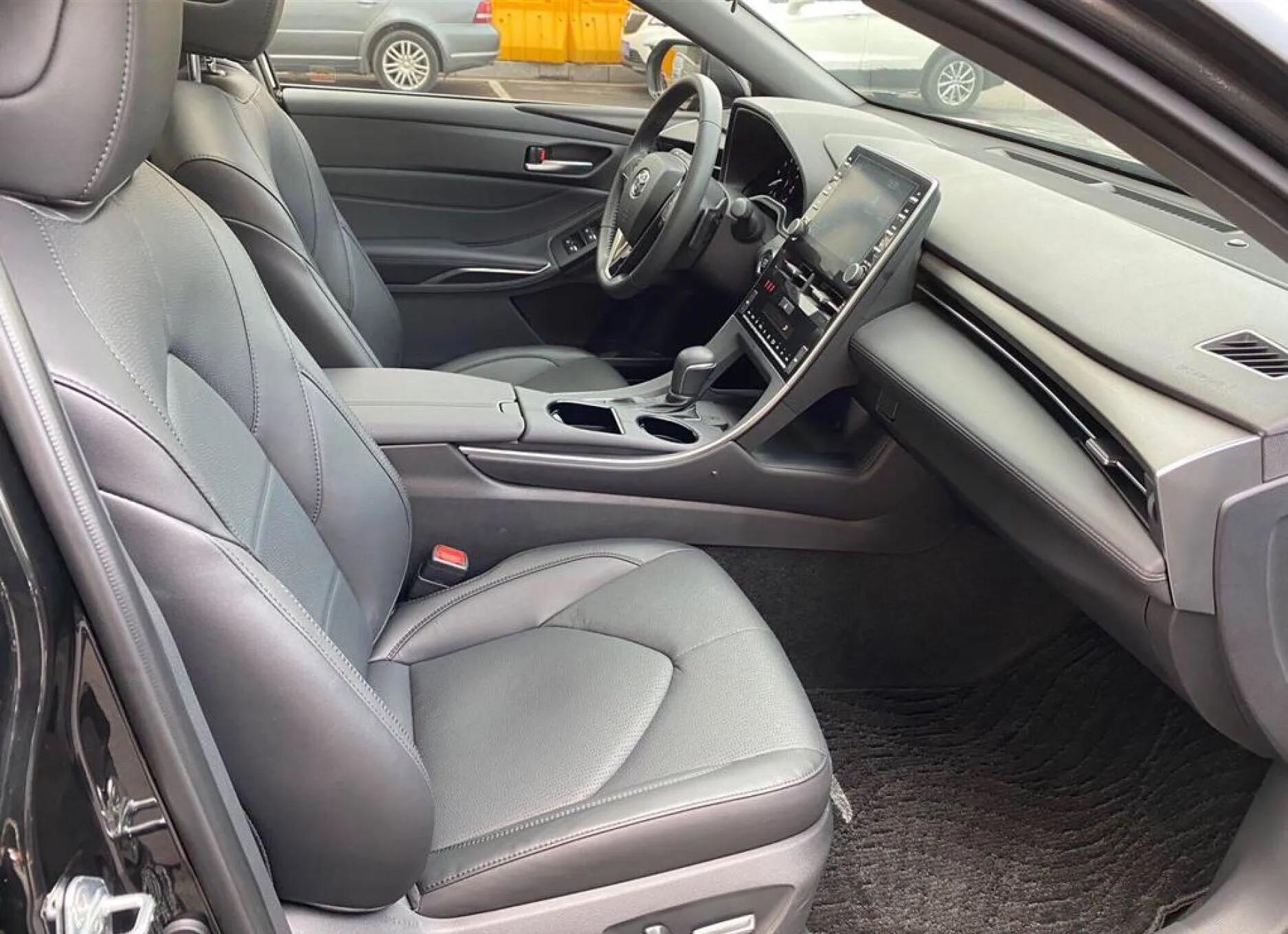 丰田亚洲龙试驾评测2.0,亚洲龙2.5和凯美瑞2.5哪个油耗低